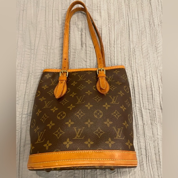 Genuine Vintage Louis Vuitton Bucket bag PM
Height 10.5” width 6.25” base 8.75” - Picture 12 of 16